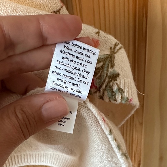 LC Lauren Conrad Cream Sweater with Pink Floral Design - Picture 6 of 7